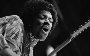 Jimi Hendrix in 10 essential songs