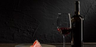 How to choose a leg of acorn-fed Iberian ham, its price, its cut and its preservation