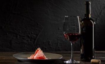 How to choose a leg of acorn-fed Iberian ham, its price, its cut and its preservation