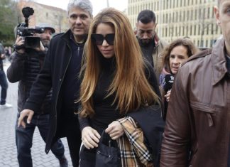 Shakira informs Piqué that she is going to Miami after Reyes